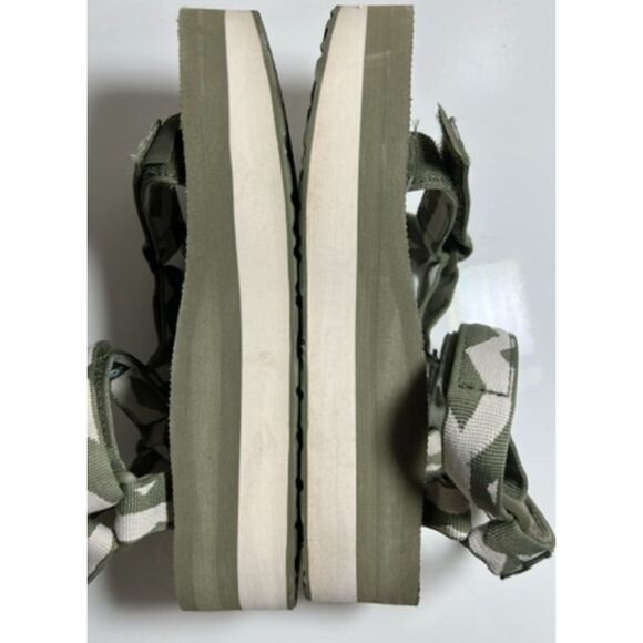 Teva Flatform Universal Sport sandal. Size 8 (W). - Picture 6 of 8